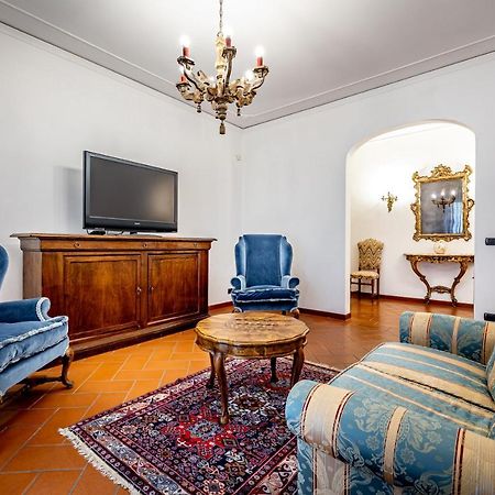 Yid Elegant Apt With Garage Флоренція Екстер'єр фото