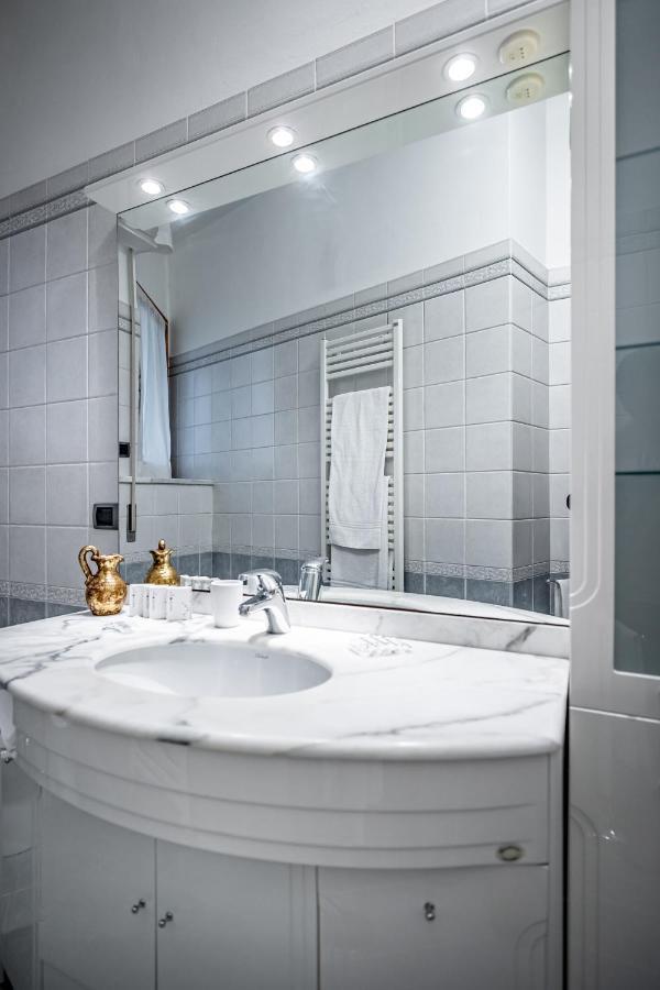 Yid Elegant Apt With Garage Флоренція Екстер'єр фото